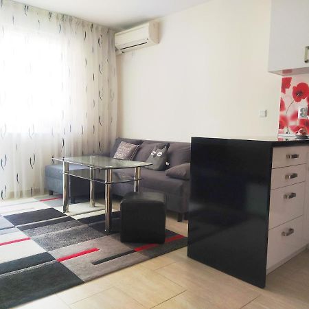 Modern Apartment In Бургас Экстерьер фото