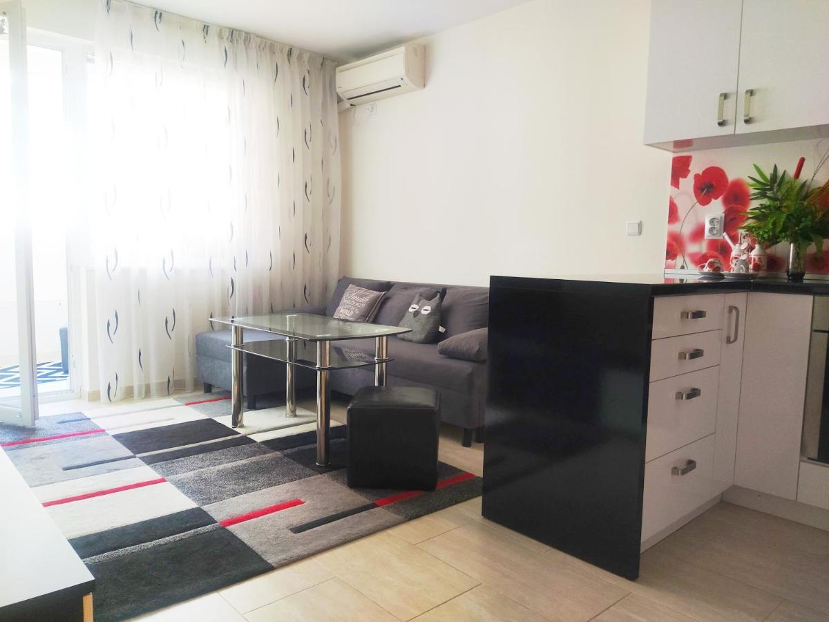 Modern Apartment In Бургас Экстерьер фото
